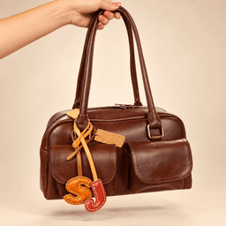 Bag Charm หนังวัวดีไซน์ Alphabet MARAH